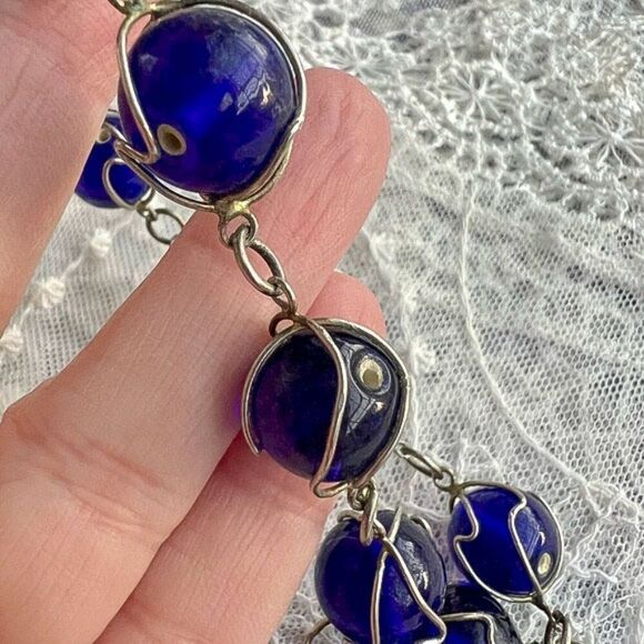 Vintage 70's Cobalt Blue Caged Wirewrap Art Glass Bead Necklace - Picture 7 of 8